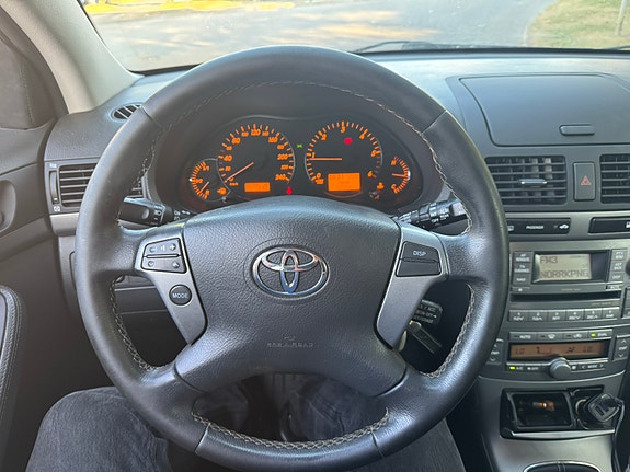 Toyota Avensis 8 of 9