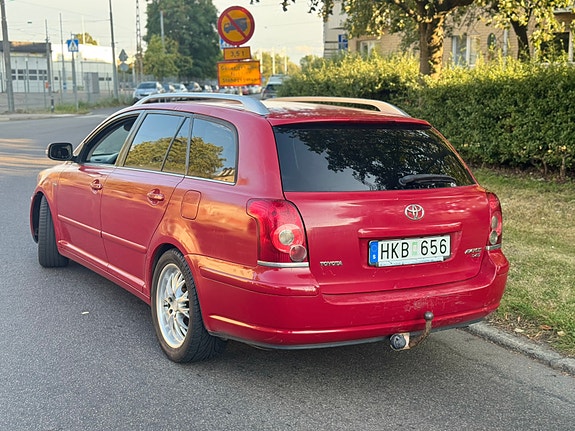 Toyota Avensis 4 of 9