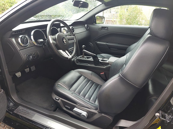 Ford Mustang 3 of 13