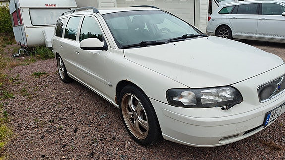 Volvo V70 3 of 4