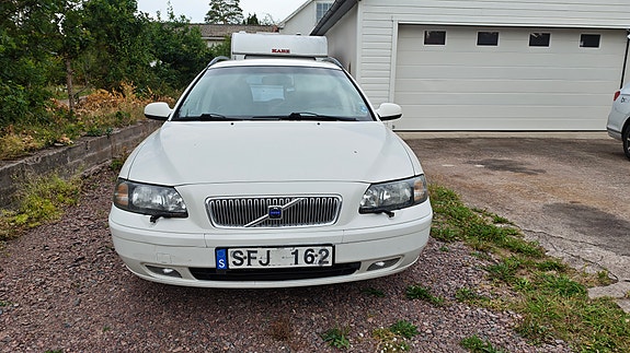 Volvo V70 2 of 4