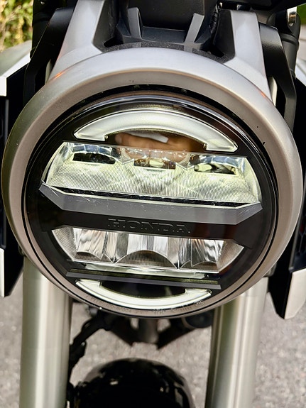 Honda CB125R 6 of 11