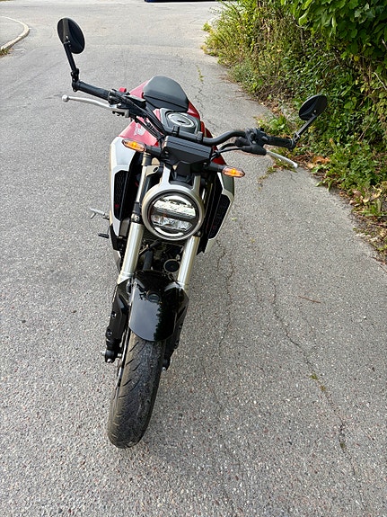 Honda CB125R 4 of 11