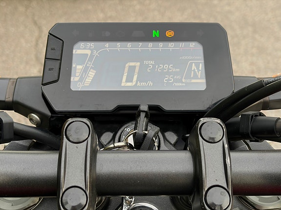 Honda CB125R 3 of 11
