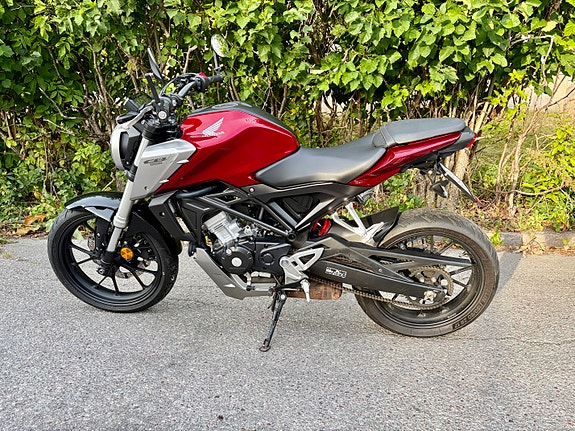 Honda CB125R 2 of 11