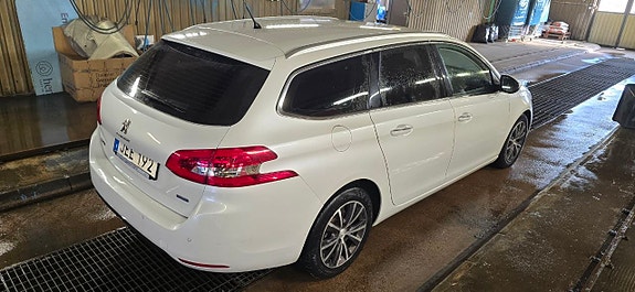 Peugeot 308 SW 3 of 8