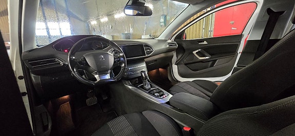 Peugeot 308 SW 8 of 8