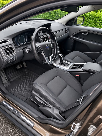 Volvo XC70 2 of 2
