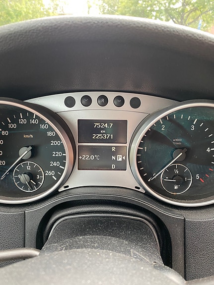 Mercedes-Benz ML350 4 of 7