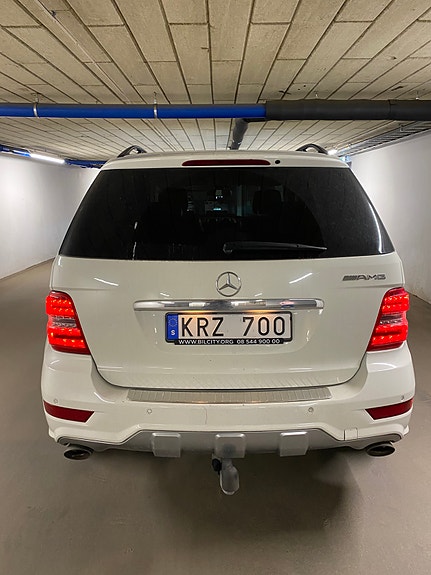 Mercedes-Benz ML350 6 of 7