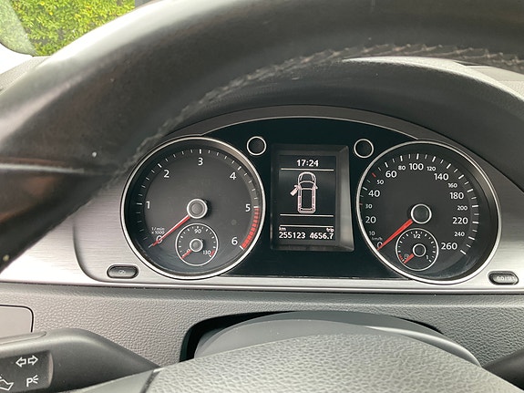 Volkswagen Passat 5 of 8