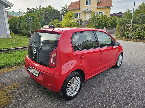 Volkswagen UP! 3 of 6