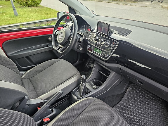 Volkswagen UP! 6 of 6