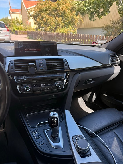 BMW 320i 7 of 7