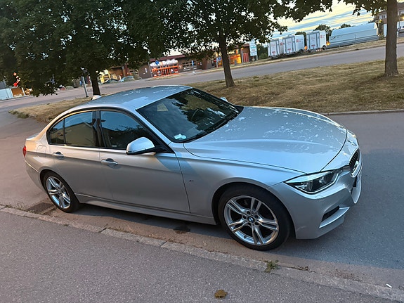 BMW 320i 2 of 7