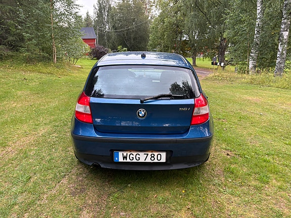 BMW 116i 3 of 6