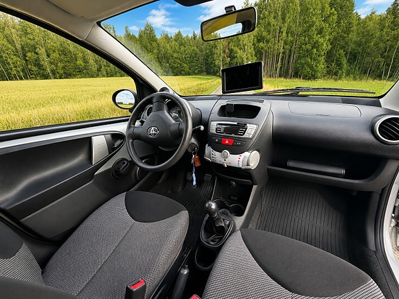 Toyota Aygo 6 of 8