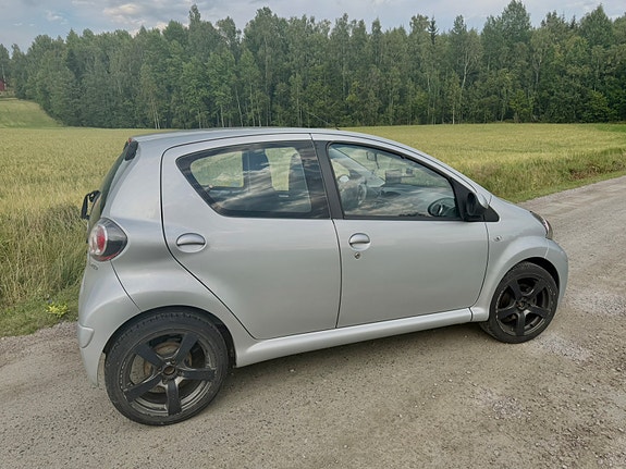 Toyota Aygo 5 of 8