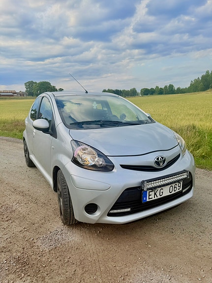 Toyota Aygo 2 of 8