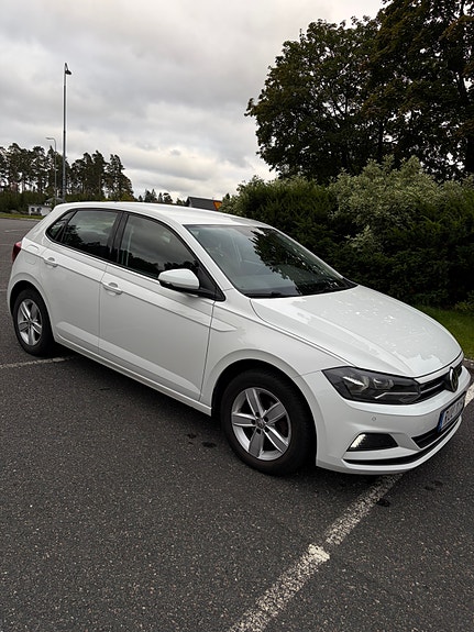 Volkswagen Polo 2 of 9