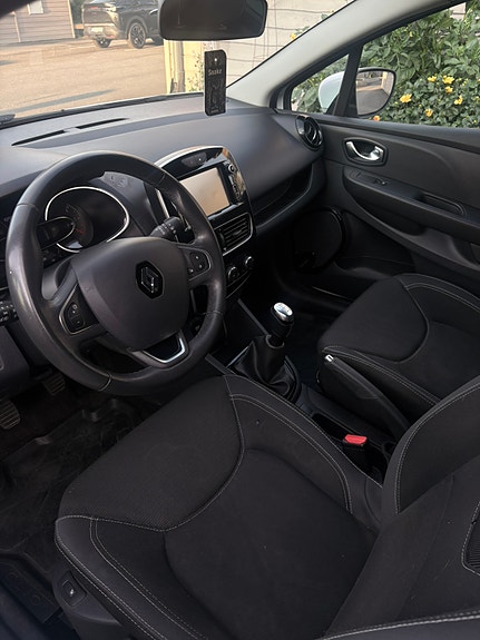 Renault Clio 9 of 21