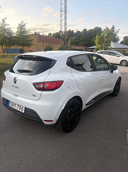 Renault Clio 8 of 21