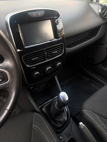 Renault Clio 10 of 21