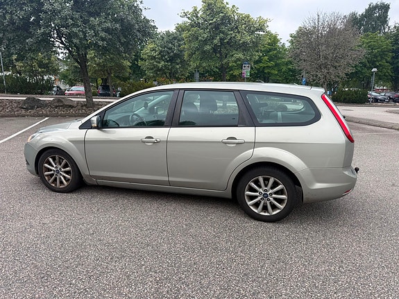 Ford Focus 2 of 3
