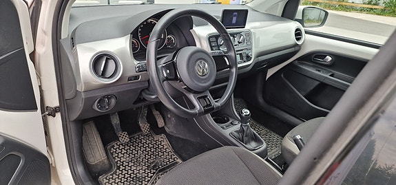 Volkswagen UP! 6 of 6