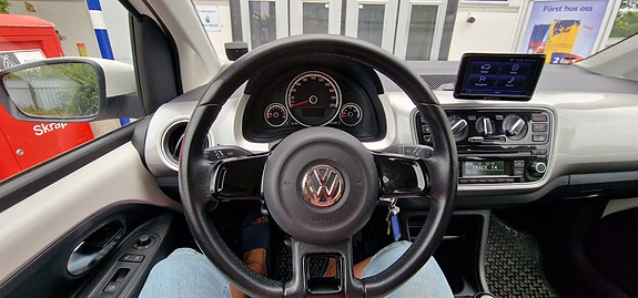 Volkswagen UP! 5 of 6