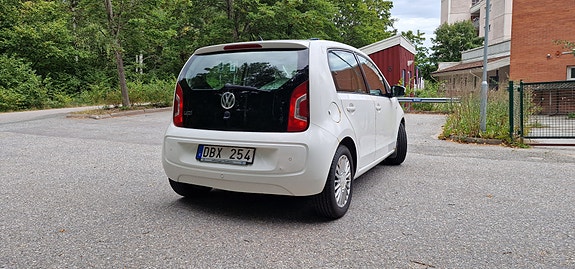 Volkswagen UP! 4 of 6