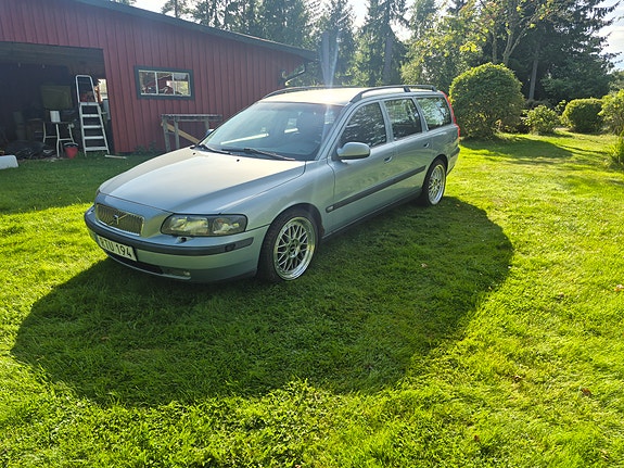 Volvo V70 3 of 26