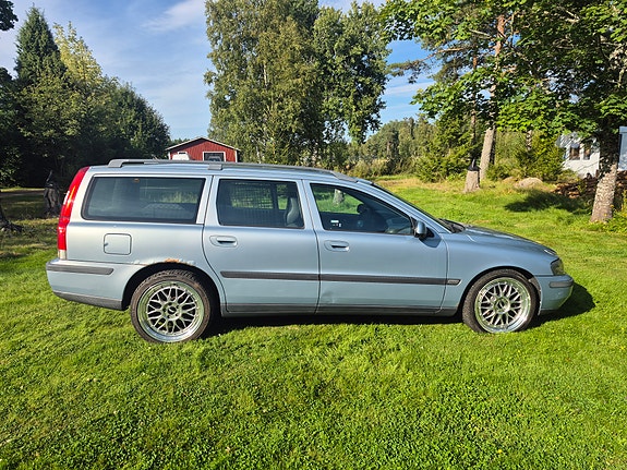 Volvo V70 10 of 26