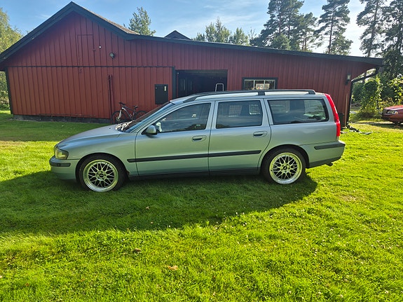 Volvo V70 6 of 26