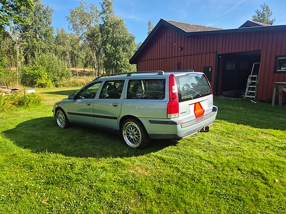 Volvo V70 5 of 26