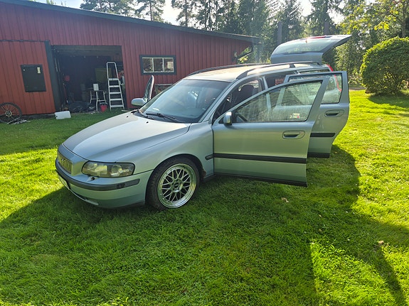 Volvo V70 11 of 26