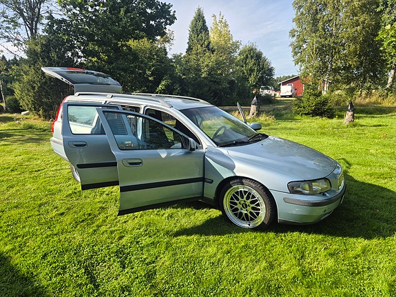 Volvo V70 12 of 26