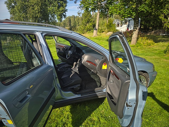 Volvo V70 15 of 26