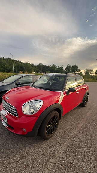 MINI Countryman Cooper D 2 of 10
