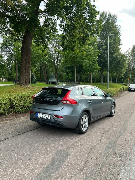 Volvo V40 3 of 7
