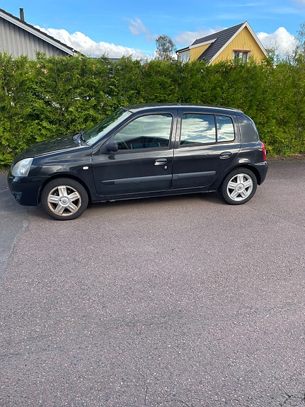Renault Clio 2 of 4