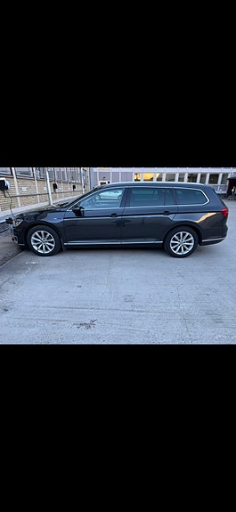 Volkswagen Passat 2 of 6