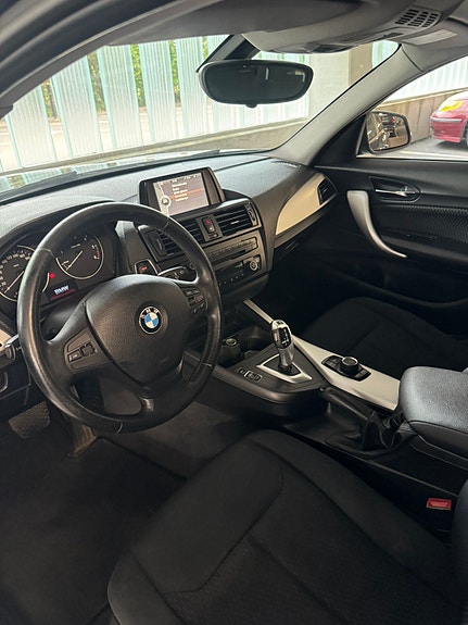BMW 118d 4 of 5
