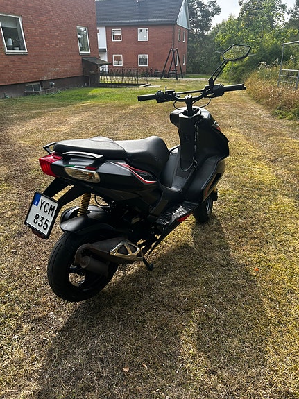 Aprilia SR50 4 of 6