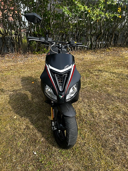 Aprilia SR50 2 of 6