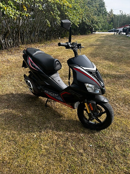 Aprilia SR50 3 of 6