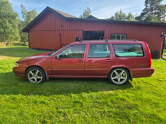 Volvo V70 3 of 19