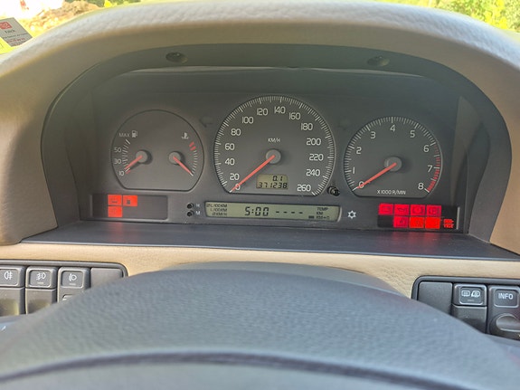 Volvo V70 16 of 19