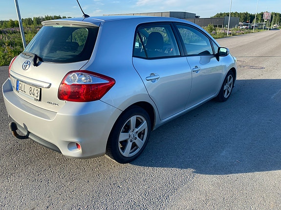 Toyota Auris 2 of 8