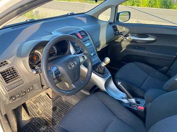Toyota Auris 5 of 8